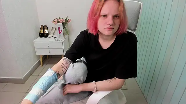 Snapshot of Elieiza_xo chatting on 09-25-25, 02:15 Elieiza xo online show from 09-25-25, 02:15