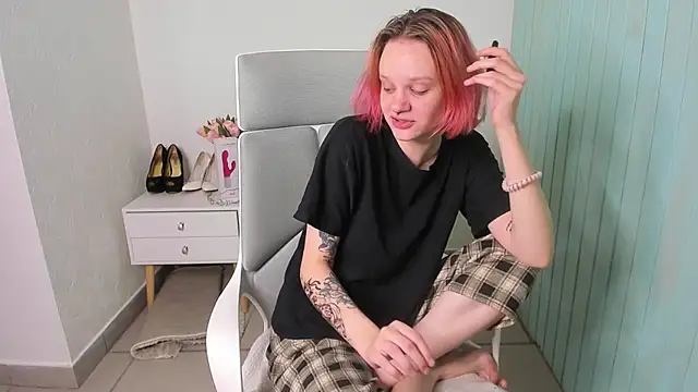 Snapshot of Elieiza_xo chatting on 09-26-25, 03:32 Elieiza xo online show from 09-26-25, 03:32