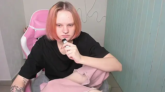 Snapshot of Elieiza_xo chatting on 10-14-25, 08:59 Elieiza xo online show from 10-14-25, 08:59