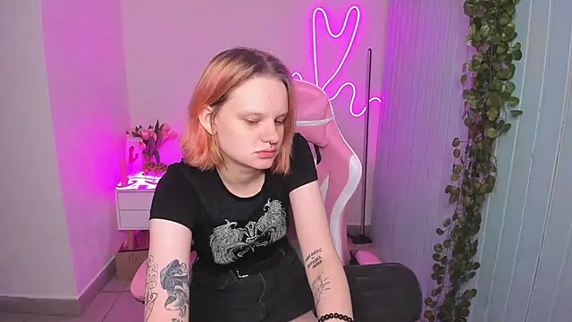 Snapshot of Elieiza_xo chatting on 10-18-25, 10:16 Elieiza xo online show from 10-18-25, 10:16