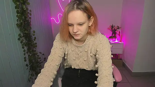 Snapshot of Elieiza_xo chatting on 10-20-25, 09:32 Elieiza xo online show from 10-20-25, 09:32