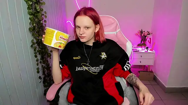 Snapshot of Elieiza_xo chatting on 10-28-25, 10:30 Elieiza xo online show from 10-28-25, 10:30