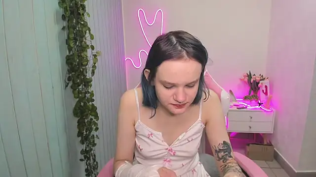 Snapshot of Elieiza_xo chatting on 11-12-25, 02:45 Elieiza xo online show from 11-12-25, 02:45