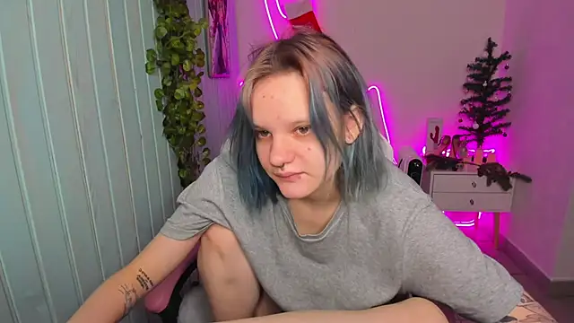 Snapshot of Elieiza_xo chatting on 12-15-25, 09:13 Elieiza xo online show from 12-15-25, 09:13