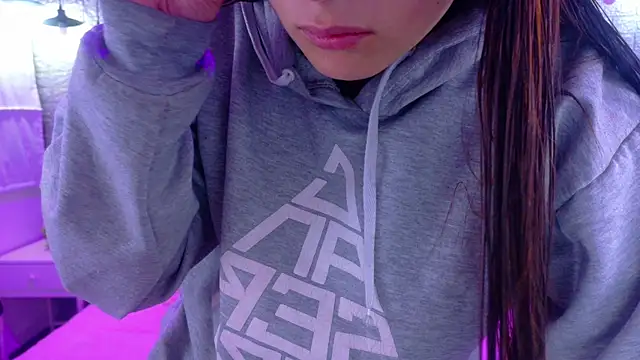 Natalie loffreda online show from 12-20-25, 03:24