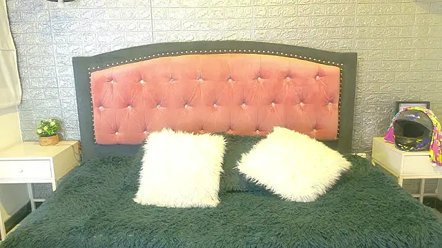 Natalie loffreda online show from 02-10-26, 03:21