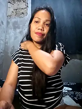 Snapshot of sweet_bunnie chatting on 12-20-25, 06:04 sweet bunnie online show from 12-20-25, 06:04