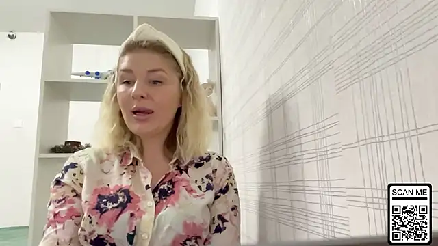 Blondie xoxoxo online show from 11-20-25, 08:03