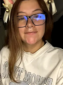 Snapshot of Blair_Bunnyy chatting on 10-20-25, 05:30 Blair Bunnyy online show from 10-20-25, 05:30