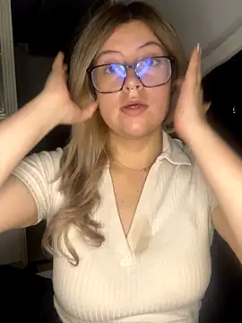 Snapshot of Blair_Bunnyy chatting on 10-24-25, 03:14 Blair Bunnyy online show from 10-24-25, 03:14