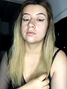 Snapshot of Blair_Bunnyy chatting on 11-12-25, 09:21 Blair Bunnyy online show from 11-12-25, 09:21