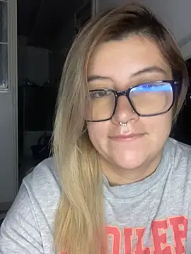 Snapshot of Blair_Bunnyy chatting on 11-13-25, 05:17 Blair Bunnyy online show from 11-13-25, 05:17