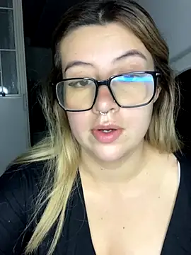 Snapshot of Blair_Bunnyy chatting on 11-14-25, 04:44 Blair Bunnyy online show from 11-14-25, 04:44