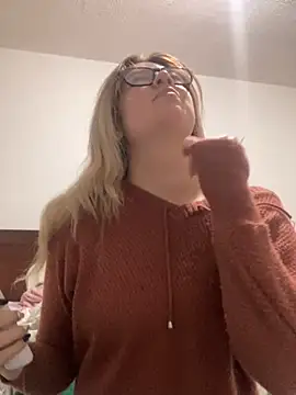 Snapshot of Blair_Bunnyy chatting on 11-16-25, 06:52 Blair Bunnyy online show from 11-16-25, 06:52