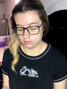 Snapshot of Blair_Bunnyy chatting on 11-19-25, 06:08 Blair Bunnyy online show from 11-19-25, 06:08