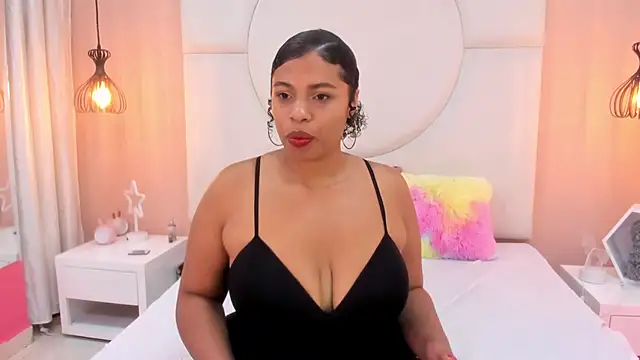 Snapshot of Laila_Cairo chatting on 11-08-25, 12:49 Laila Cairo online show from 11-08-25, 12:49