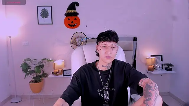 Luci Rose online show from 10-22-25, 04:02