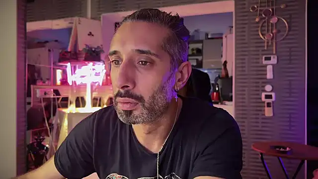 Secret Lovers1 online show from 01-18-26, 08:01