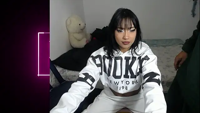 Snapshot of Papi_Mami_Live chatting on 11-16-25, 10:59 Papi Mami Live online show from 11-16-25, 10:59