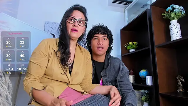 Snapshot of Miriam_milf chatting on 09-24-25, 12:30 Miriam milf online show from 09-24-25, 12:30