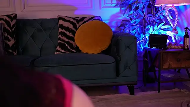 AlenaCapricious online show from 10-30-25, 06:08