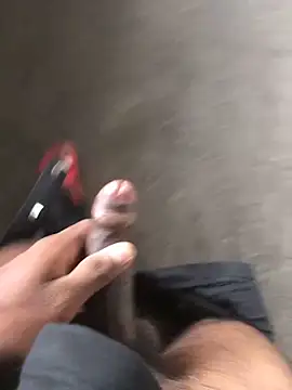 Snapshot of kavi1q1 chatting on 10-15-25, 01:06 kavi1q1 online show from 10-15-25, 01:06