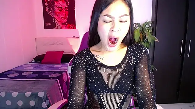 Snapshot of heidy_01 chatting on 11-10-25, 01:10 heidy 01 online show from 11-10-25, 01:10