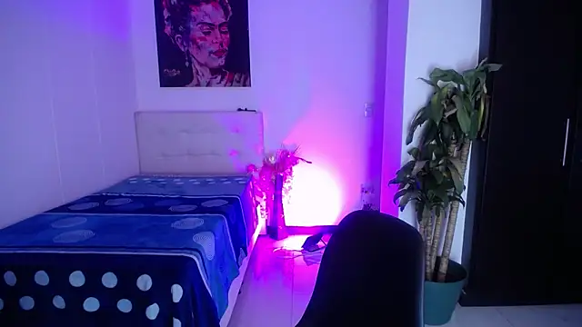 Snapshot of heidy_01 chatting on 11-21-25, 02:05 heidy 01 online show from 11-21-25, 02:05