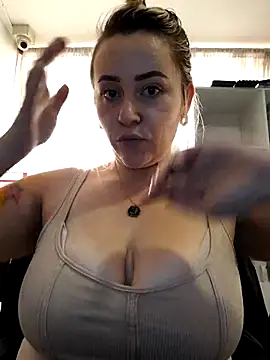 Snapshot of CurvyLust_x chatting on 10-10-25, 03:44 CurvyLust x online show from 10-10-25, 03:44