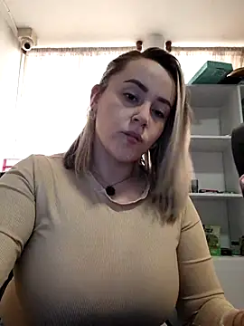 Snapshot of CurvyLust_x chatting on 11-05-25, 04:29 CurvyLust x online show from 11-05-25, 04:29