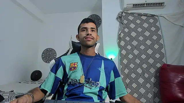 adri sexboy229 online show from 10-17-25, 06:05