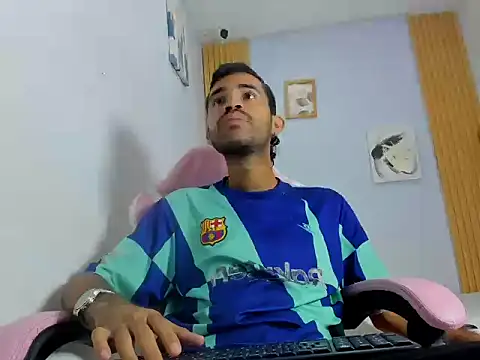 adri sexboy229 online show from 10-22-25, 07:08