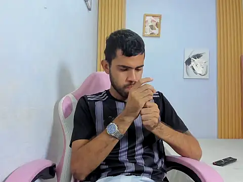 adri sexboy229 online show from 10-24-25, 06:21