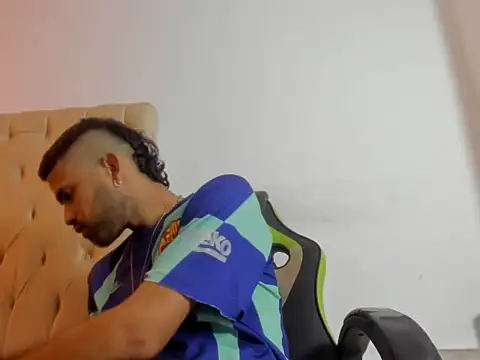 adri sexboy229 online show from 11-14-25, 06:45