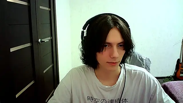 Snapshot of TemptVelvet chatting on 09-18-25, 04:53 TemptVelvet online show from 09-18-25, 04:53