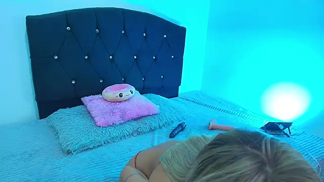 Sophia Nights online show from 10-08-25, 12:30