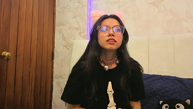 VioletxBloom online show from 11-22-25, 05:17