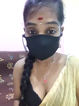 Snapshot of mounika26 chatting on 09-10-25, 08:03 mounika26 online show from 09-10-25, 08:03