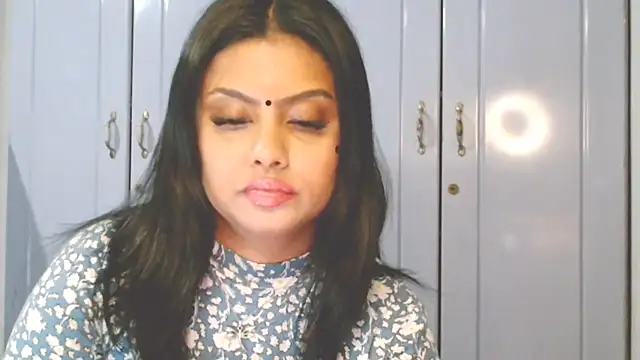 Indian GlowingMiax online show from 10-19-25, 05:02