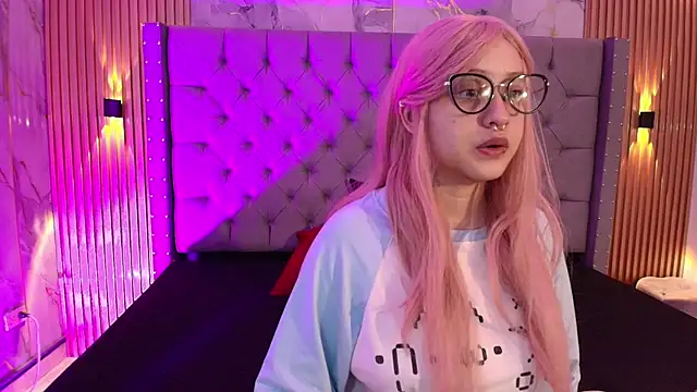 Suxan White  online show from 11-17-25, 11:49