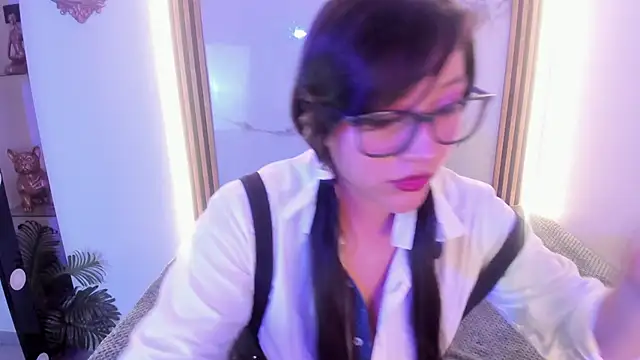 Skye bluee  online show from 10-03-25, 03:03