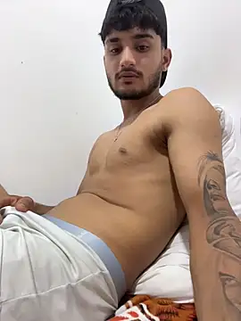 Snapshot of Nas-z09 chatting on 10-28-25, 05:11 Nas-z09 online show from 10-28-25, 05:11