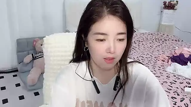 Xiali-166 online show from 10-26-25, 03:56