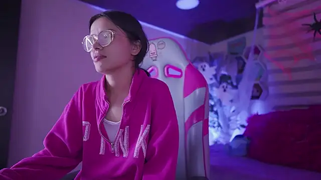 Lana Dreams  online show from 10-21-25, 12:33