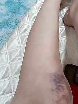 Snapshot of lingling5200 chatting on 10-24-25, 01:40 lingling5200 online show from 10-24-25, 01:40