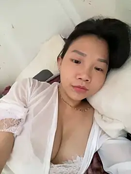 Snapshot of Miumieu chatting on 10-10-25, 06:01 Miumieu online show from 10-10-25, 06:01