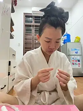 Snapshot of Miumieu chatting on 11-12-25, 02:39 Miumieu online show from 11-12-25, 02:39