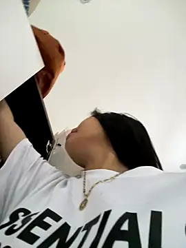 Snapshot of Miumieu chatting on 11-13-25, 04:00 Miumieu online show from 11-13-25, 04:00