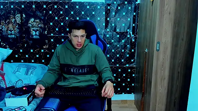 Snapshot of javiersexymann chatting on 12-17-25, 12:16 javiersexymann online show from 12-17-25, 12:16