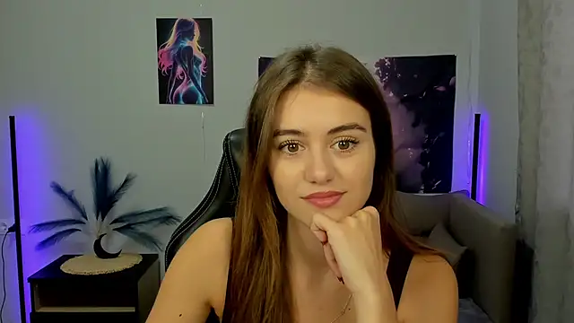 Snapshot of TracySpark chatting on 10-11-25, 06:56 TracySpark online show from 10-11-25, 06:56